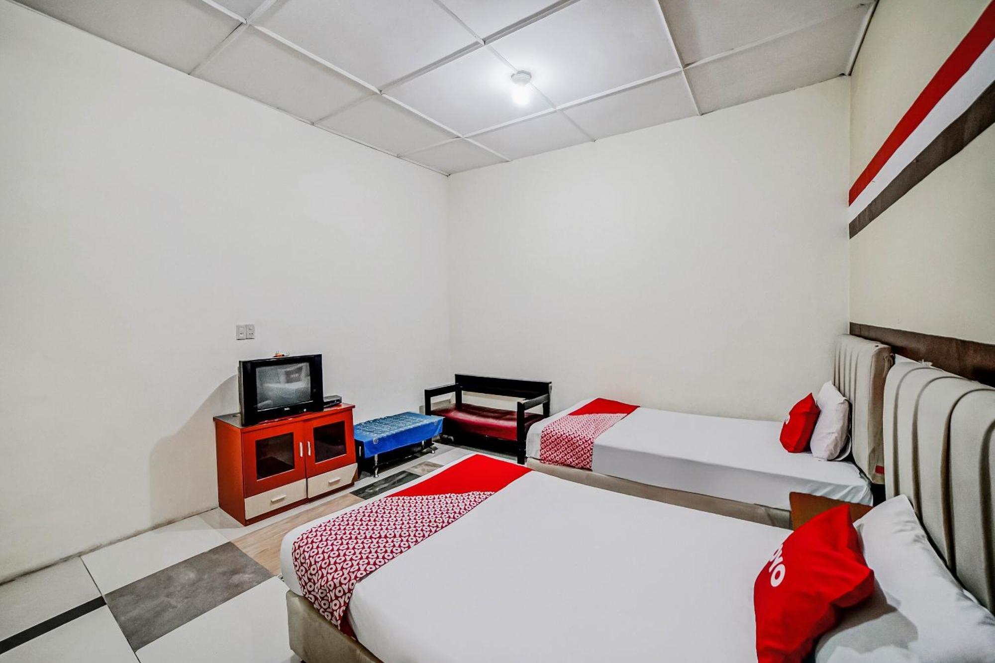 Отель Oyo 90980 Al Karim Syariah Tanjungbalai Экстерьер фото